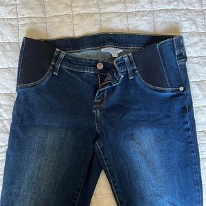 Skinny maternity jeans